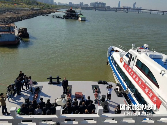 江西開展呵護(hù)一湖清水，嚴(yán)厲打擊非法采砂行動(dòng)（圖）