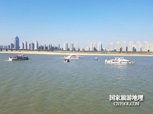 江西開展呵護(hù)一湖清水，嚴(yán)厲打擊非法采砂行動(dòng)（圖）